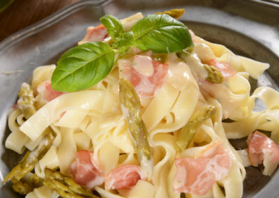 com Presunto e Aspargos