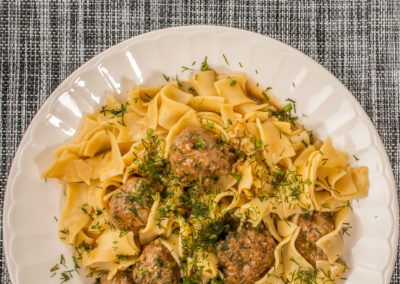 com Bolinhos de Carne Gêmeos