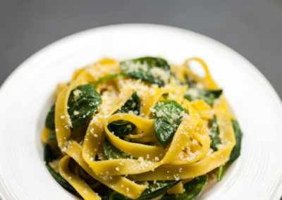 com Espinafre e Queijo de Alho