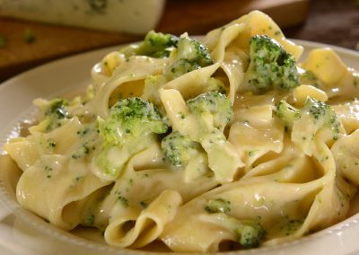 ao Molho de Gorgonzola e Brócolis