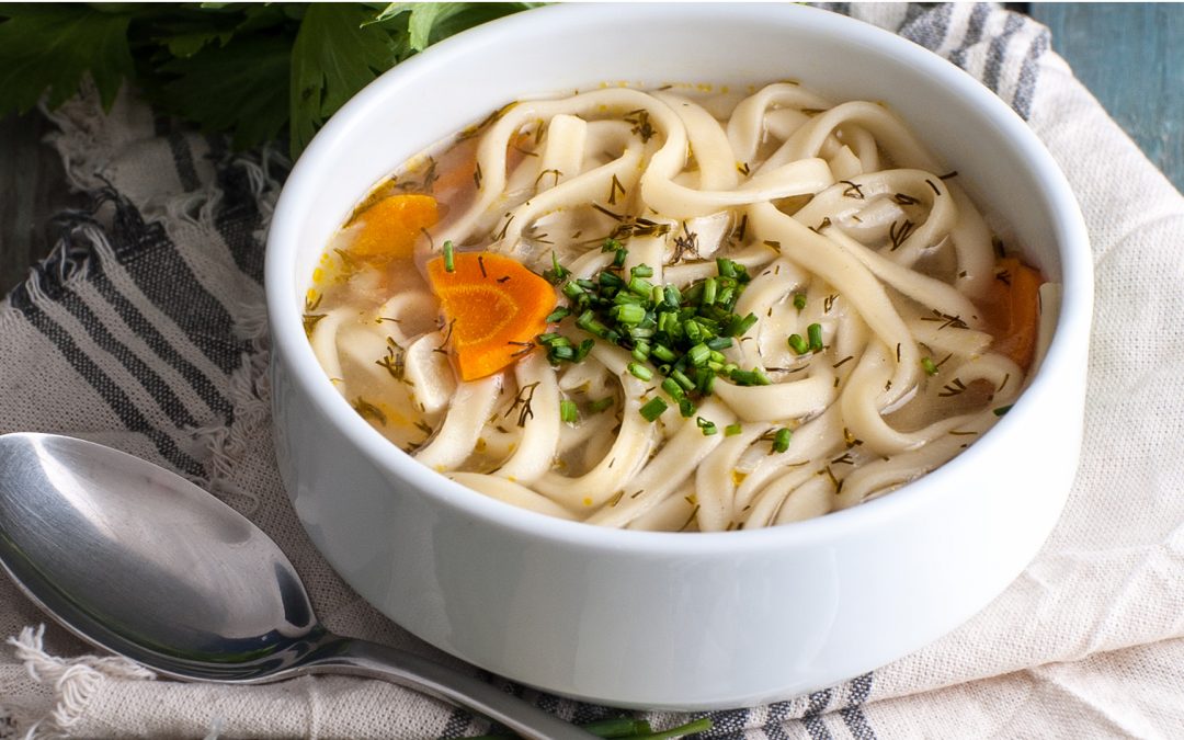 Sopa de frango com talharim e legumes
