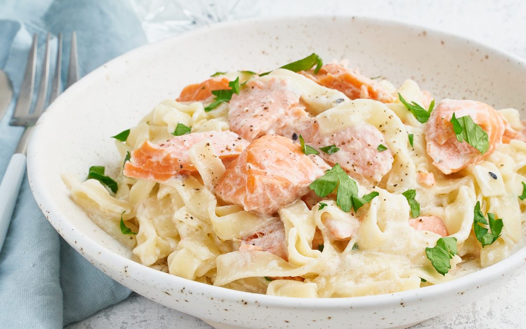 Talharim com Salmão e Champignon