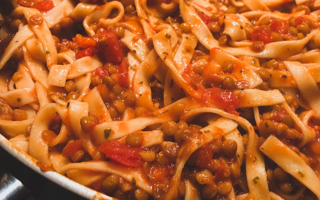 com Molho Bolonhesa de Lentilhas Vegetariano