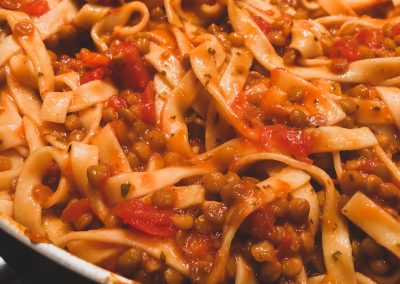 com Molho Bolonhesa de Lentilhas Vegetariano