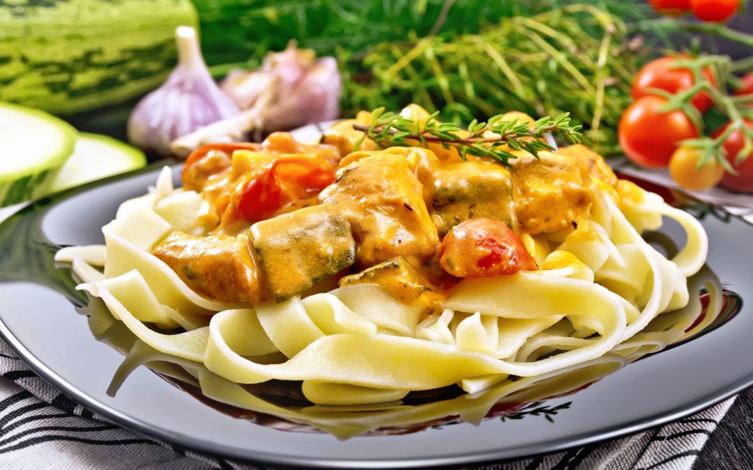 com Molho Goulash
