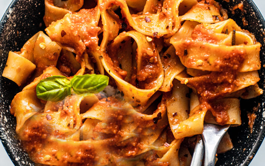 Pappardelle De com Molho de Tomate e Aliche
