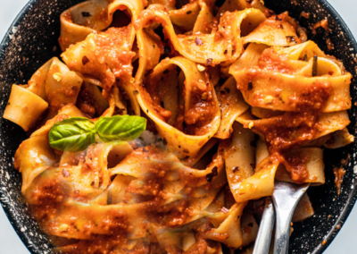 Pappardelle De com Molho de Tomate e Aliche
