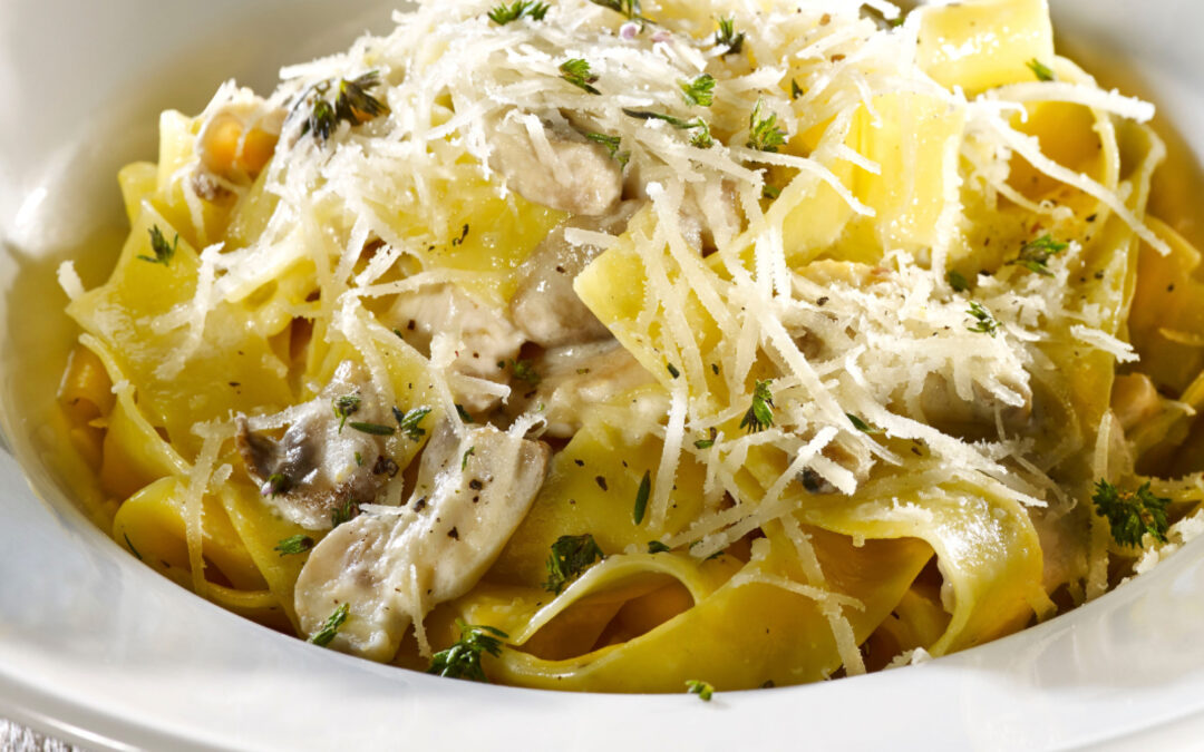 Pappardelle com molho de Parmesão e Cogumelo