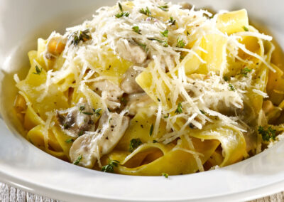 Pappardelle com molho de Parmesão e Cogumelo