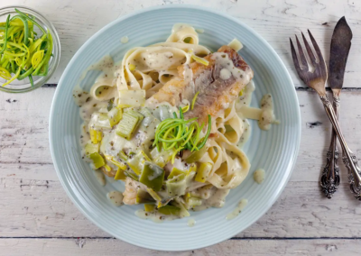 Talharim com Filé de Peixe ao Molho de Alho-Poró