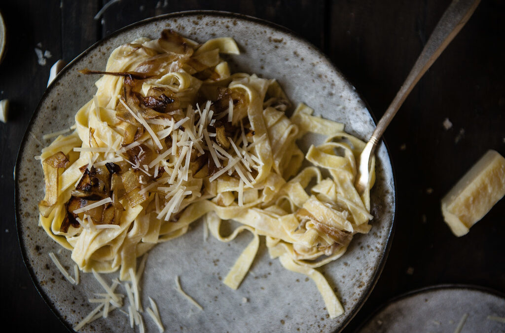 Pappardelle na Manteiga com Cebola Caramelizada