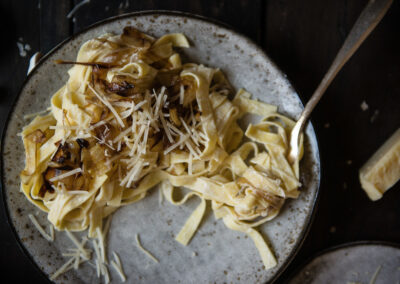 Pappardelle na Manteiga com Cebola Caramelizada
