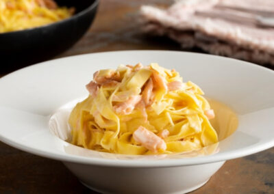 Talharim Cremoso com Salmão Defumado