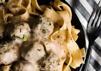 Pappardelle com Almôndegas