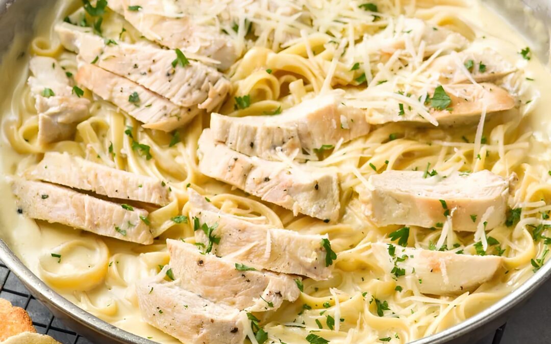 Talharim Alfredo com Frango