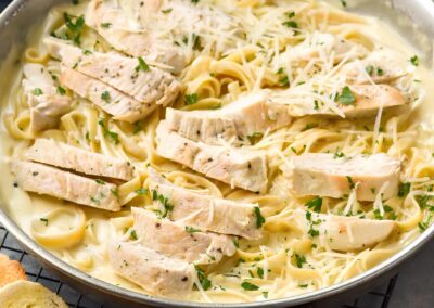 Talharim Alfredo com Frango