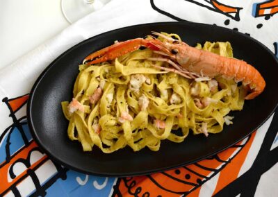 Talharim com Camarão e Pesto de Pistache